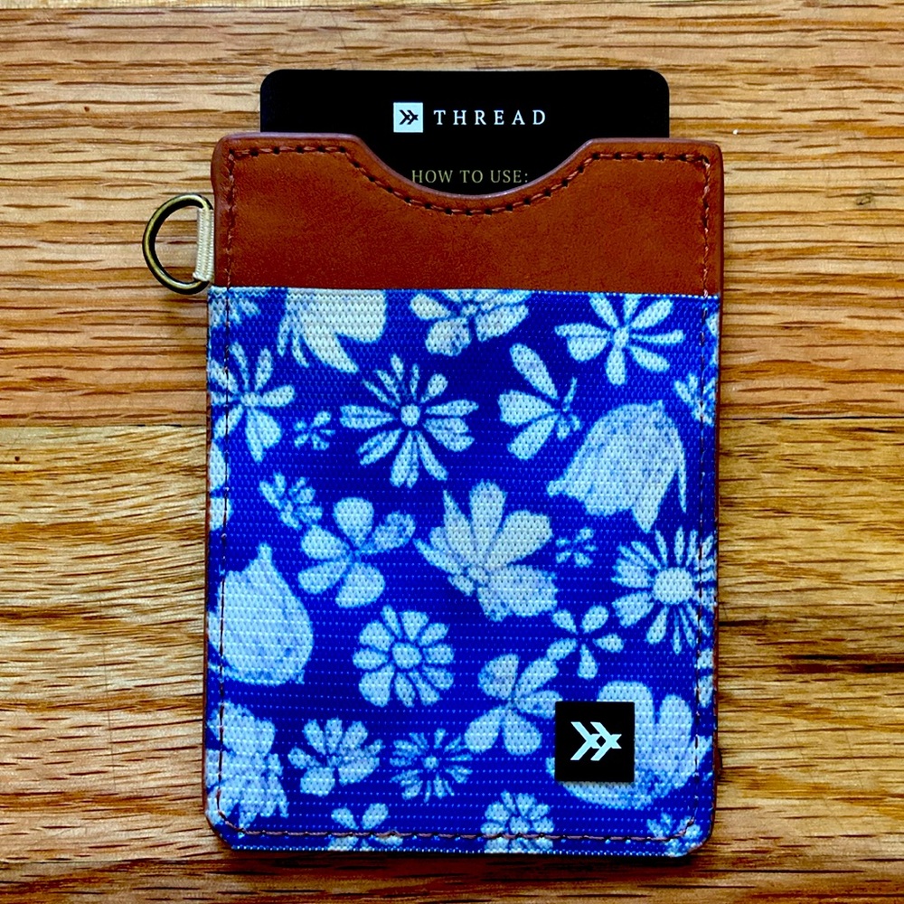 Thread Vertical Card Holder